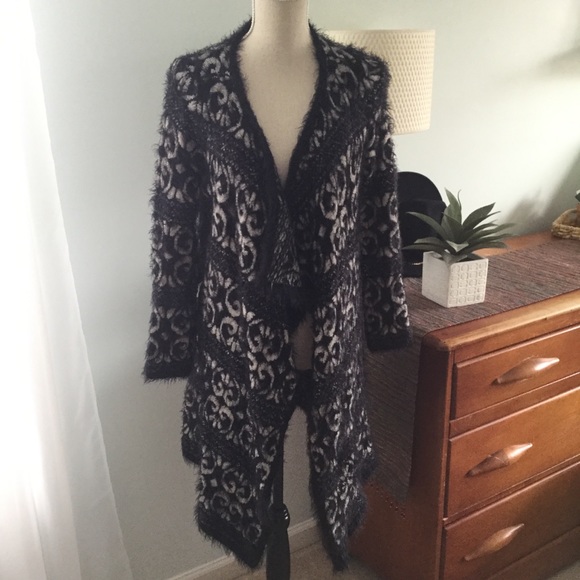 Design History-Beautiful Soft Fuzzy Cardigan. Sz M - Picture 2 of 9